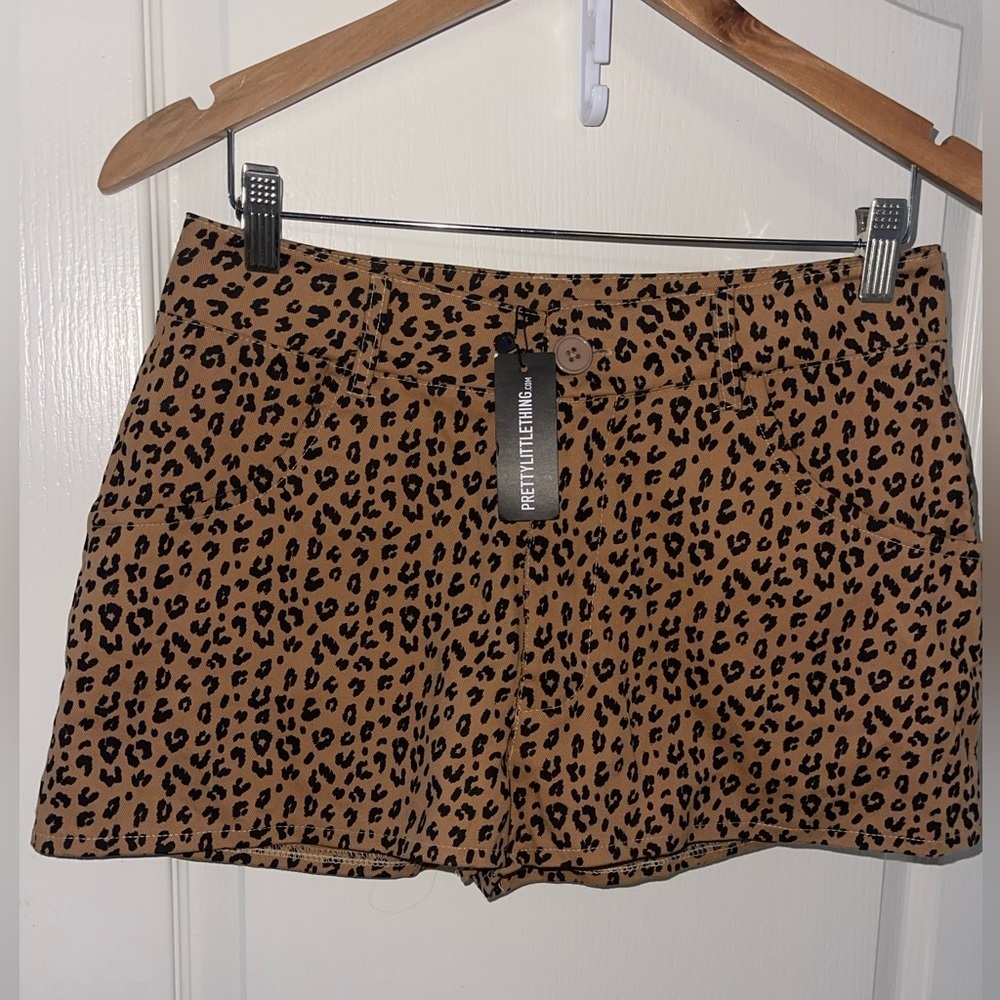 PrettyLittleThing Leopard Print‎ Jean Shorts